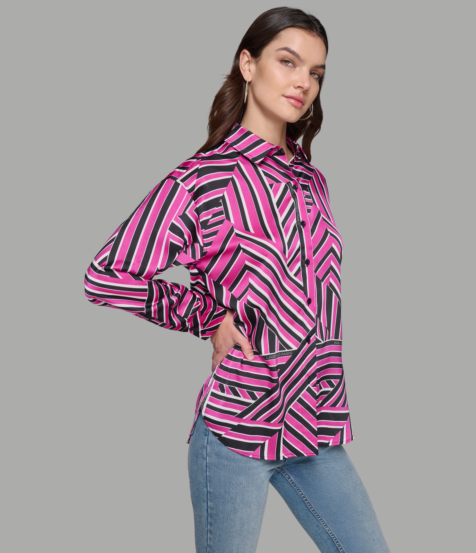 GEOMETRIC PRINT SOFT BLOUSE