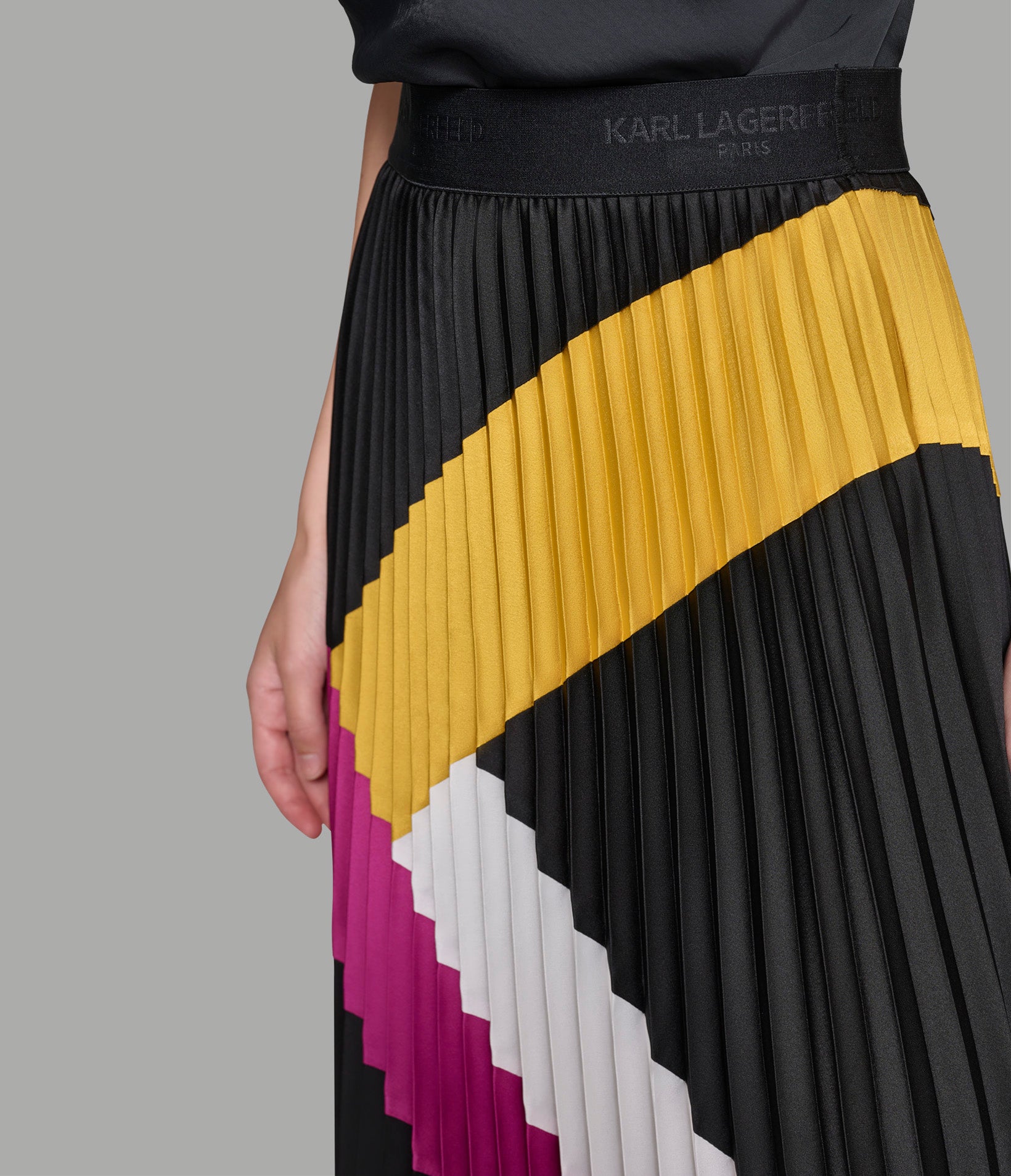 SILKY CREPE COLORBLOCK PLEATED SKIRT