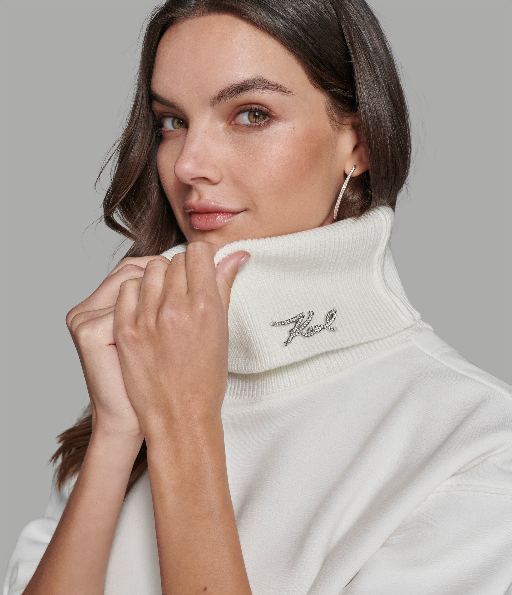 TURTLENECK SWEATSHIRT WITH KARL PIN