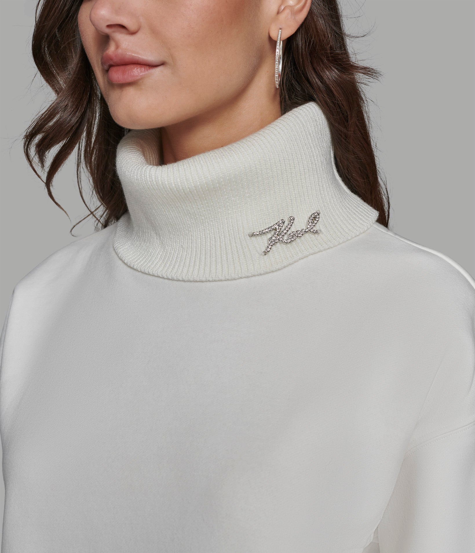 TURTLENECK SWEATSHIRT WITH KARL PIN