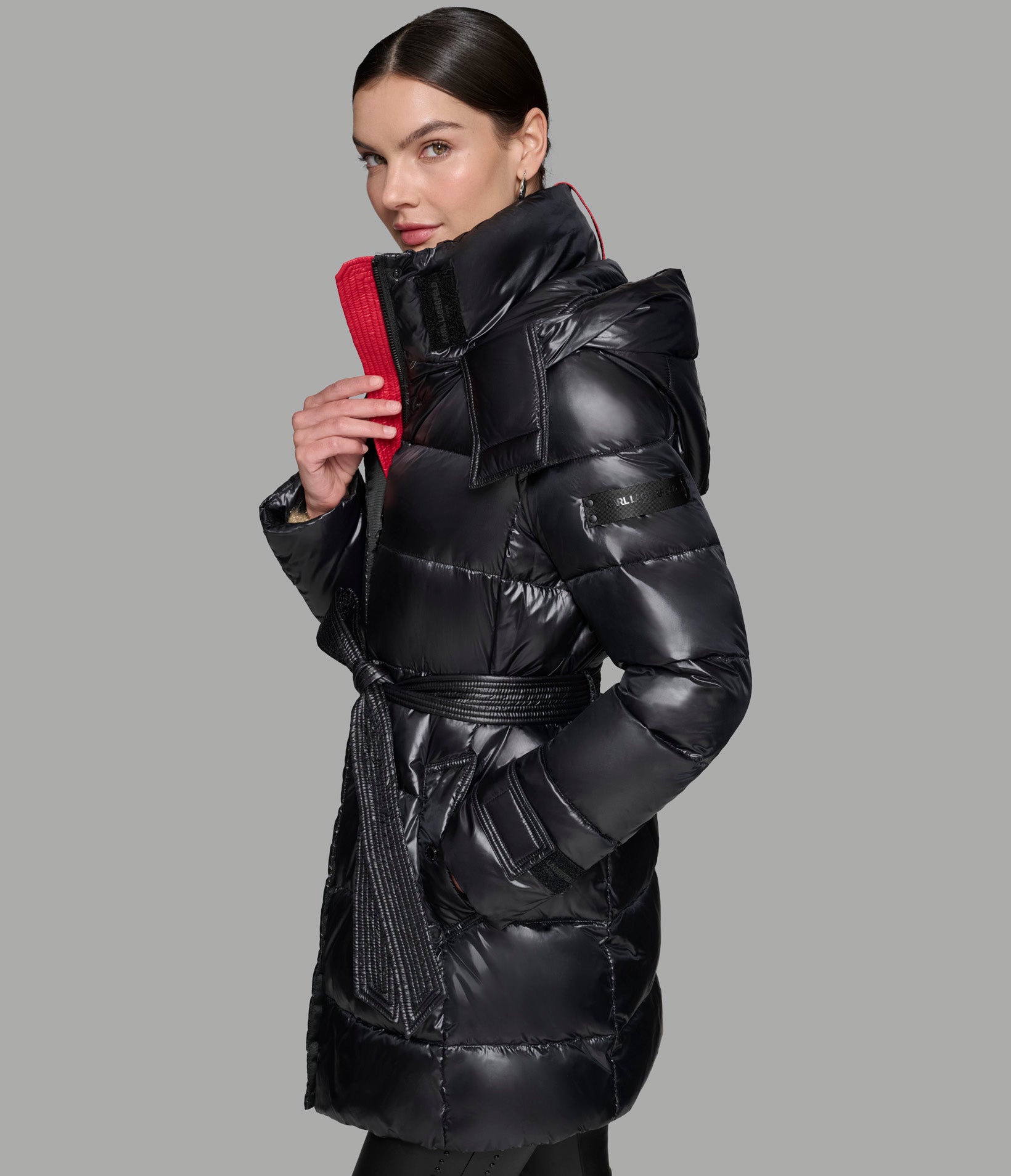 CONTRAST BELTED SHORT PUFFER