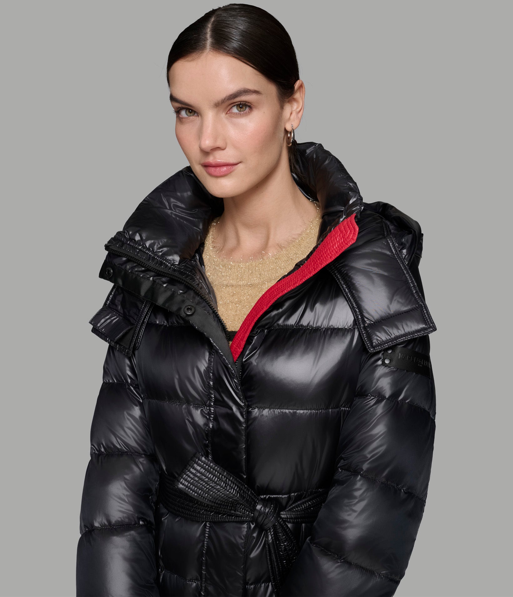 CONTRAST BELTED SHORT PUFFER